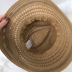 Accessories - {No Brand} Woven Beach Hat w/Navy Band Accessories - {No Brand} Woven Beach Hat w/Navy Band